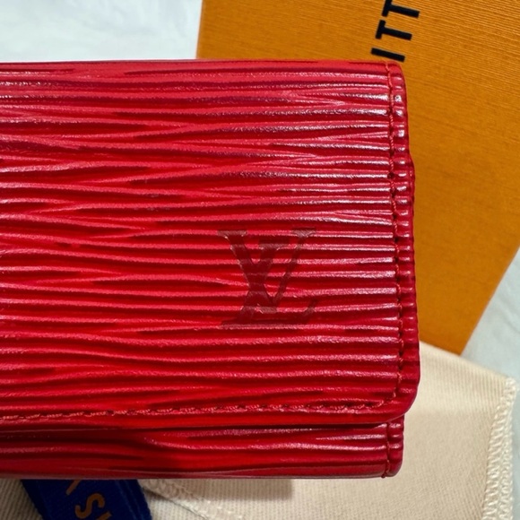 Louis Vuitton Epi 4 Ring Key Holder - Picture 10 of 12